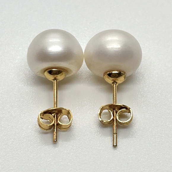9-10mm White Freshwater Pearl Gold Plated Stud Earrings - Picture 4 of 9